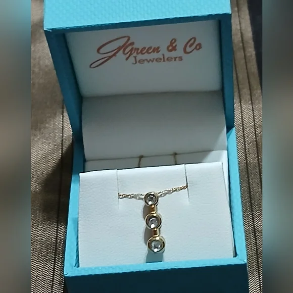 10K Yellow Gold Diamond necklace